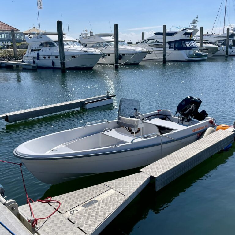 Das neue Sicherungs- und Begleitboot der Trainercrew